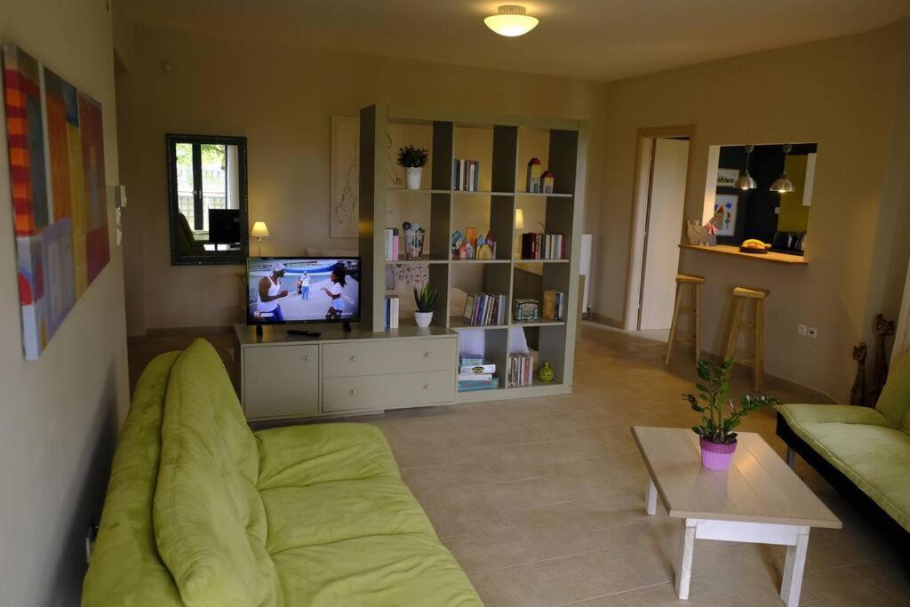 Apartment With Garden In Thessaloniki. Екстер'єр фото