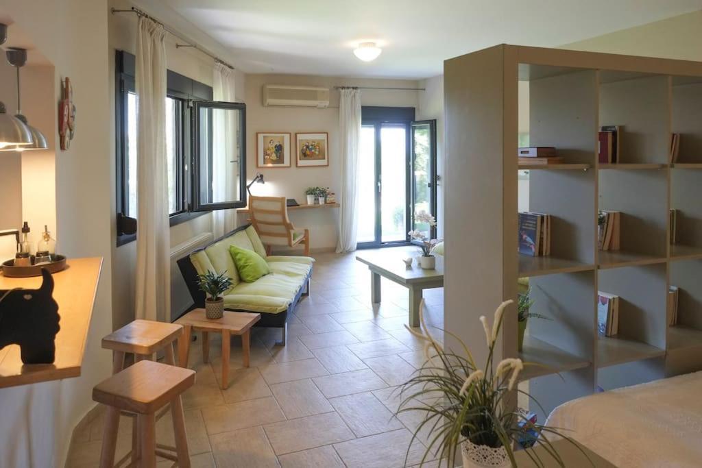 Apartment With Garden In Thessaloniki. Екстер'єр фото